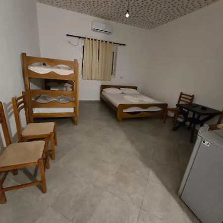 Δωμάτια σε οικογενειακή κατοικία Toska Homes